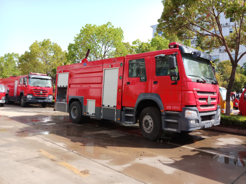 重汽豪沃8噸水罐泡沫消防車(chē)-8噸水罐泡沫消防車(chē)