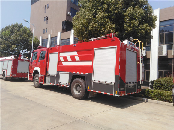 重汽豪沃8噸水罐泡沫消防車(chē)-8噸水罐泡沫消防車(chē)