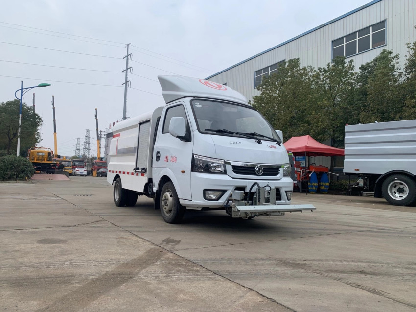 東風小型高壓清洗車-東風小型人行道灑水車
