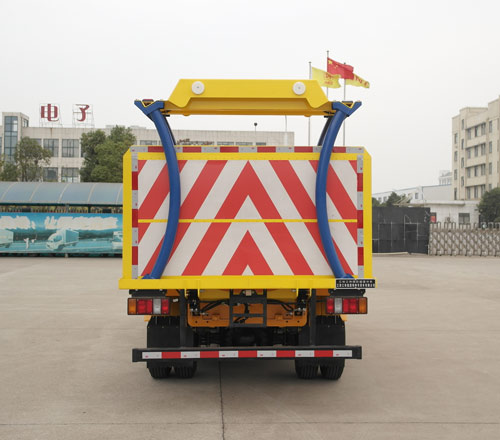 江鈴江特牌JMT5040TFZXSG26型防撞緩沖車