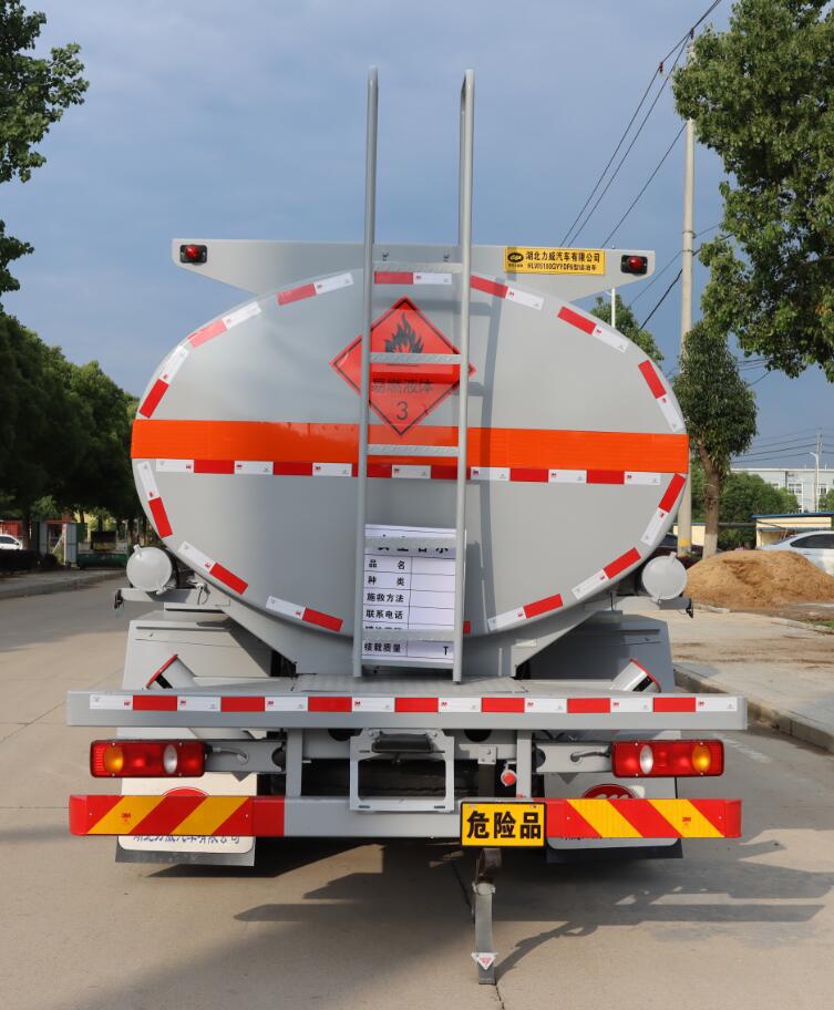中汽力威牌HLW5180GYYDF6型運油車
